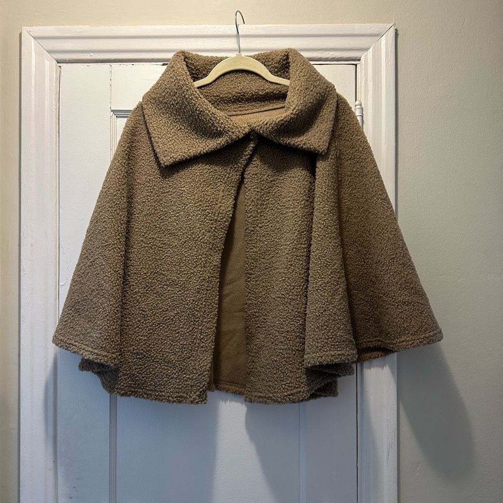 Cape topper